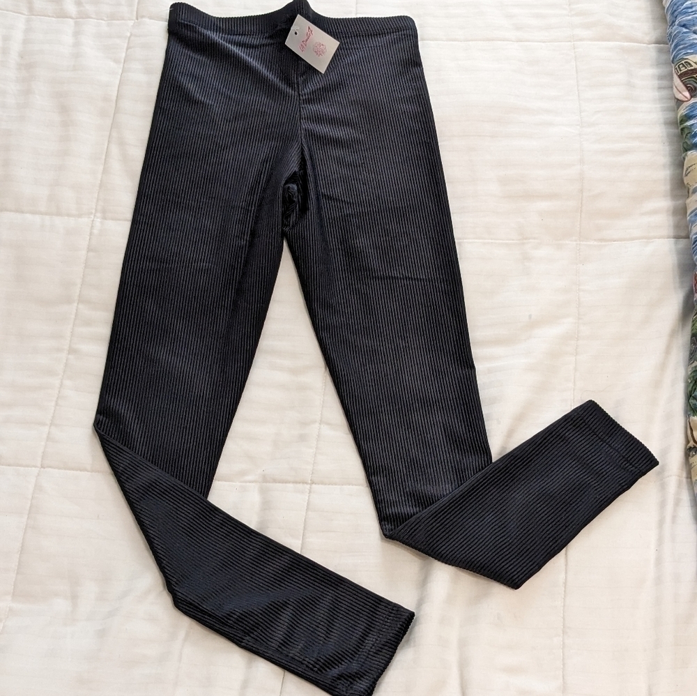 New with tags LA Doullez ribbed black leggings size Medium